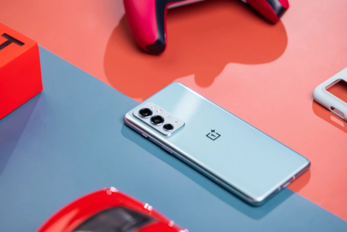 一加OnePlus 9RT是柔性屏还是硬屏