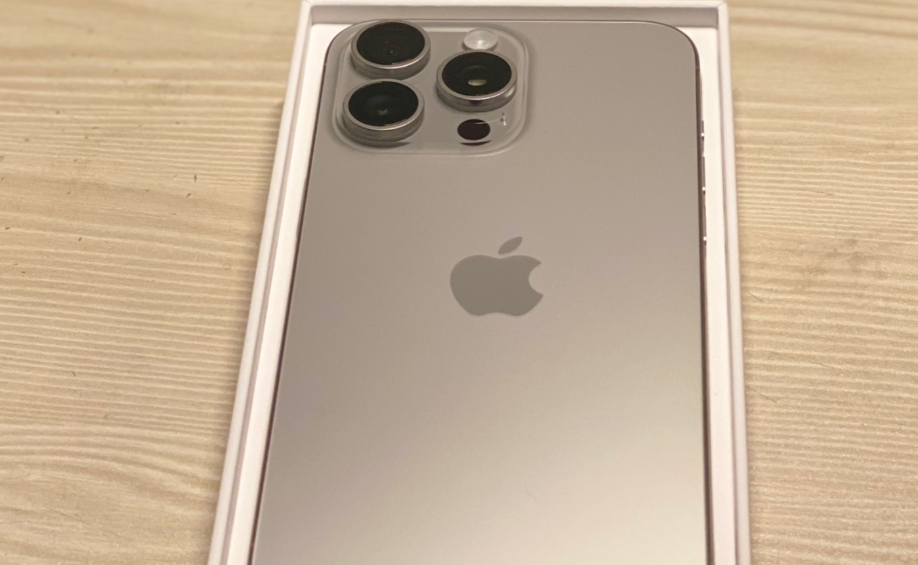 苹果iPhone 15 Pro Max边打电话边录音怎么操作